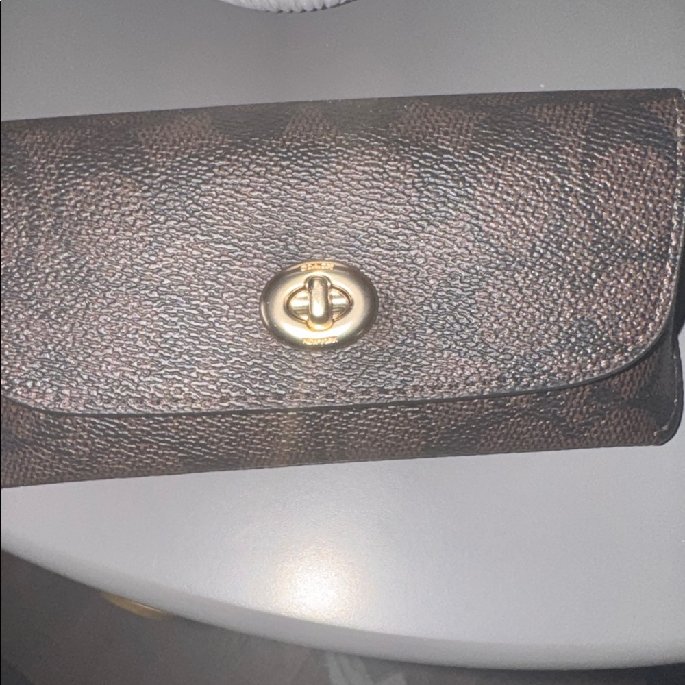Black and brown coach sunglasses case - Picture 3 of 6
